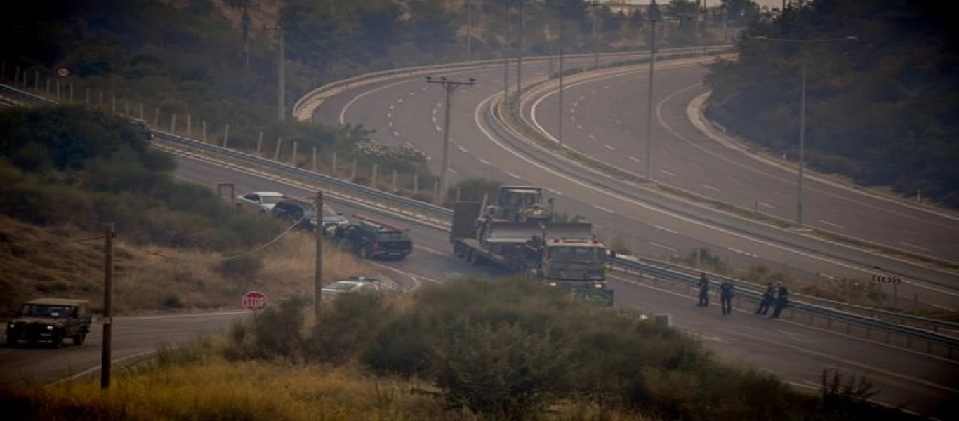 Φωτιά στην Αττική – Κλειστή η Εθνική Οδός από Αθήνα μέχρι Κάστρο Βοιωτίας